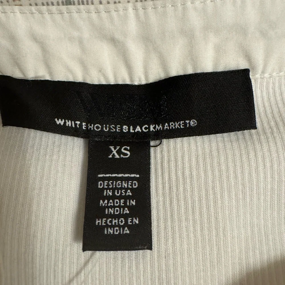 🤍 WHBM White Lace Puff Sleeve Henley Top | XS | NWT | Pima Cotton - Picture 3 of 5